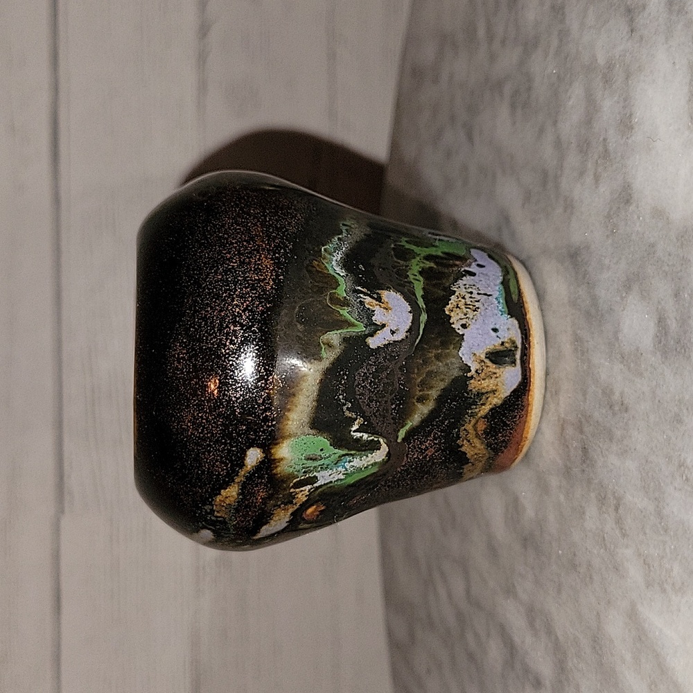 Stunning Hand Crafted Art Pottery Artist Signed Vase / Urn / Planter